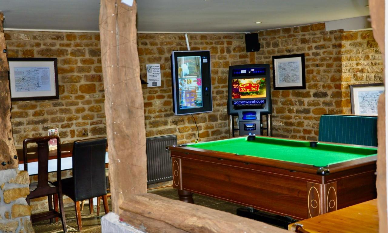 The Hollybush Inn And B&B Priors Marston Esterno foto