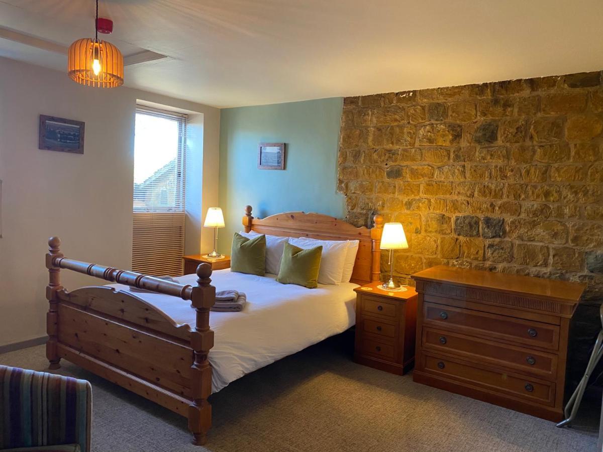 The Hollybush Inn And B&B Priors Marston Esterno foto