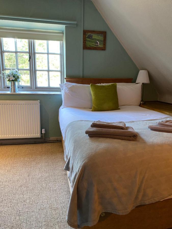 The Hollybush Inn And B&B Priors Marston Esterno foto