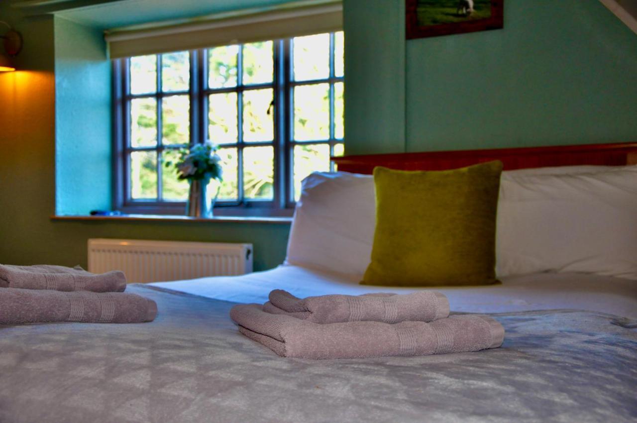 The Hollybush Inn And B&B Priors Marston Esterno foto
