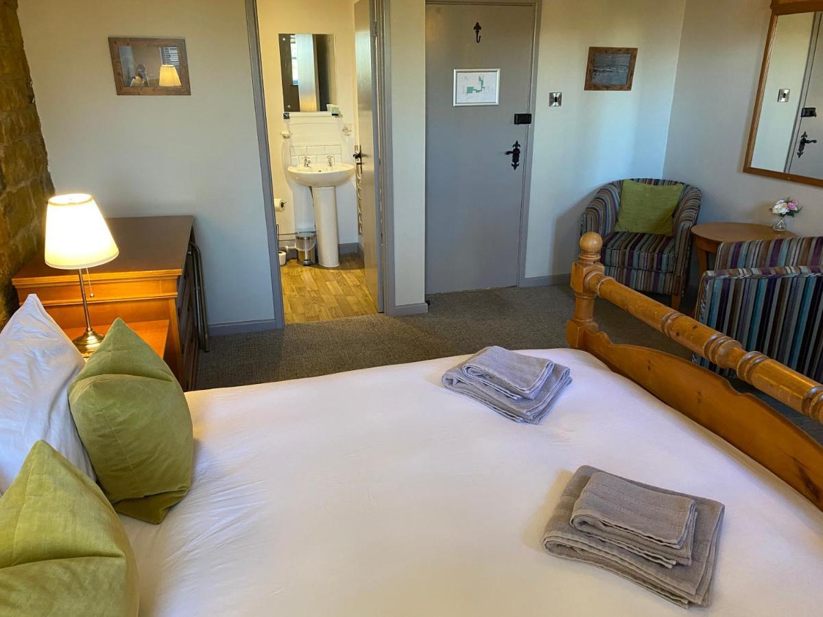 The Hollybush Inn And B&B Priors Marston Esterno foto