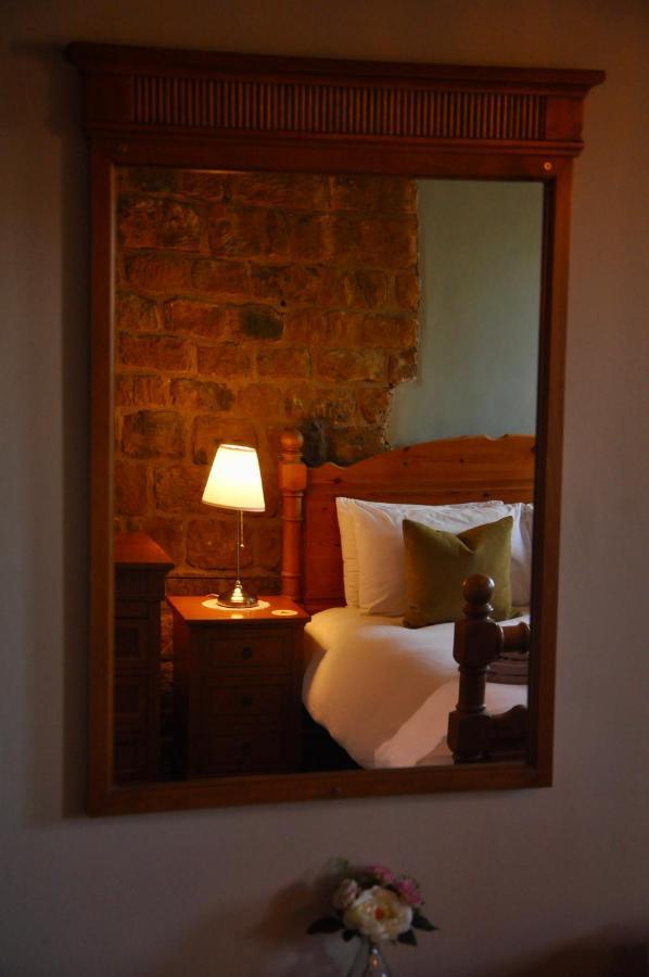 The Hollybush Inn And B&B Priors Marston Esterno foto