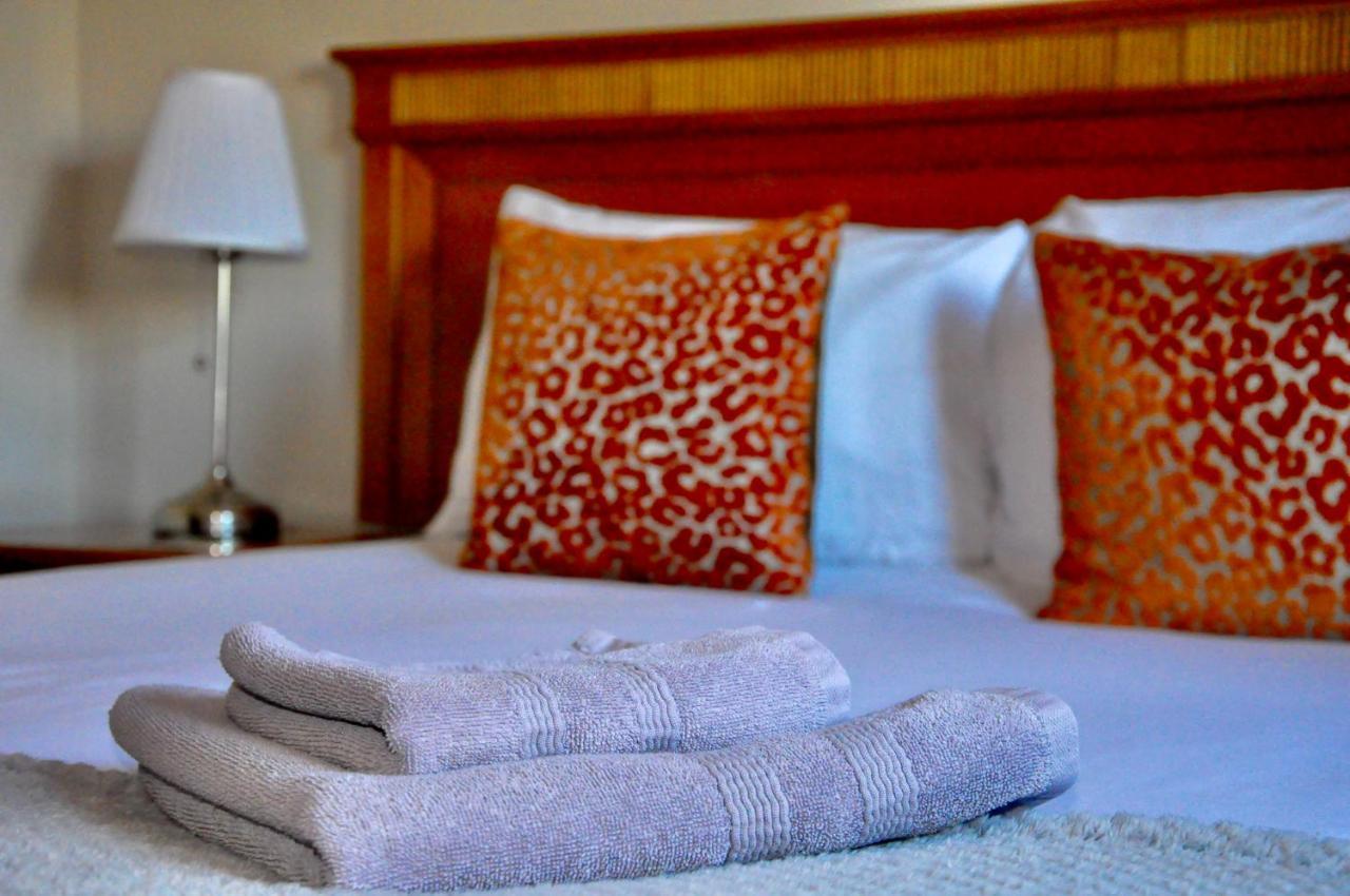 The Hollybush Inn And B&B Priors Marston Esterno foto