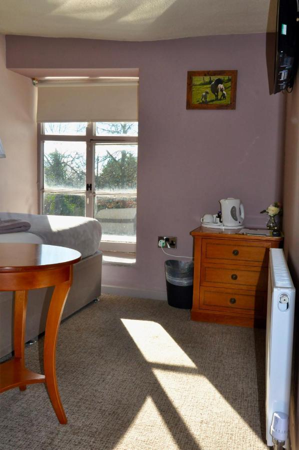 The Hollybush Inn And B&B Priors Marston Esterno foto