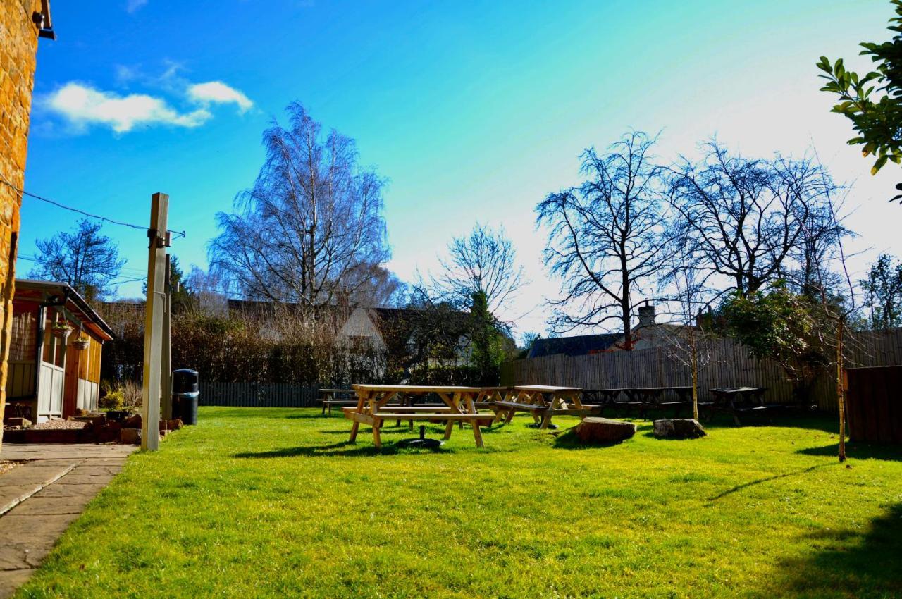 The Hollybush Inn And B&B Priors Marston Esterno foto