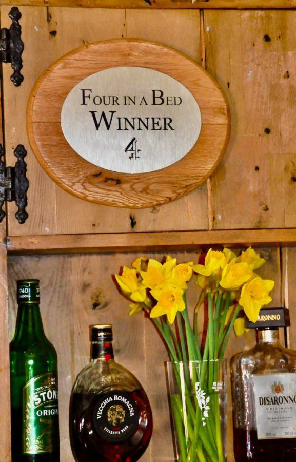 The Hollybush Inn And B&B Priors Marston Esterno foto
