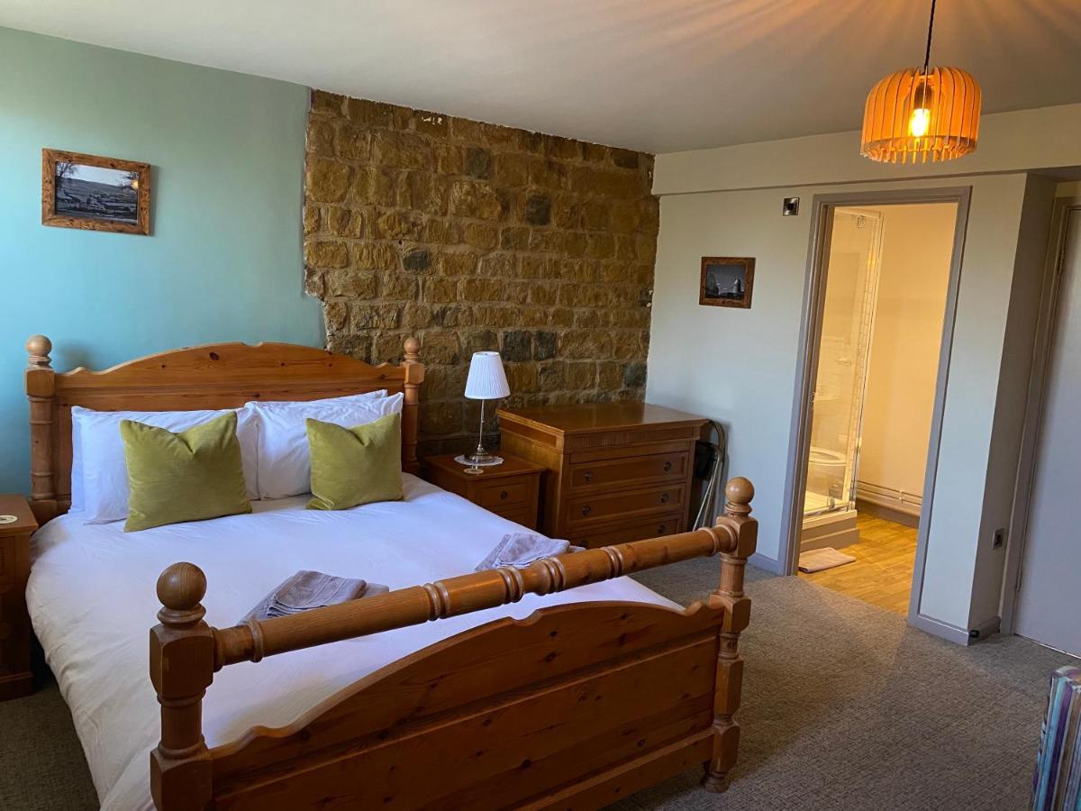 The Hollybush Inn And B&B Priors Marston Esterno foto