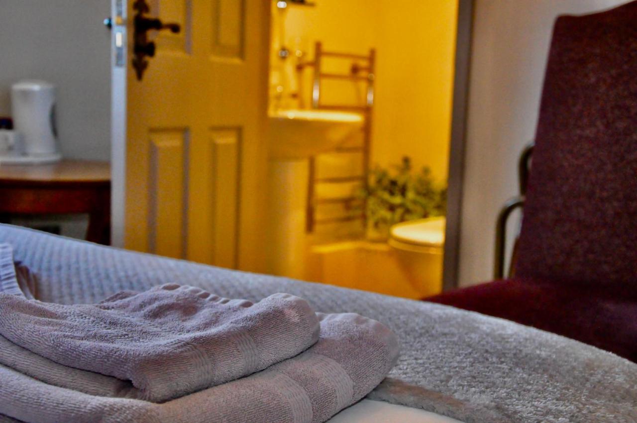 The Hollybush Inn And B&B Priors Marston Esterno foto