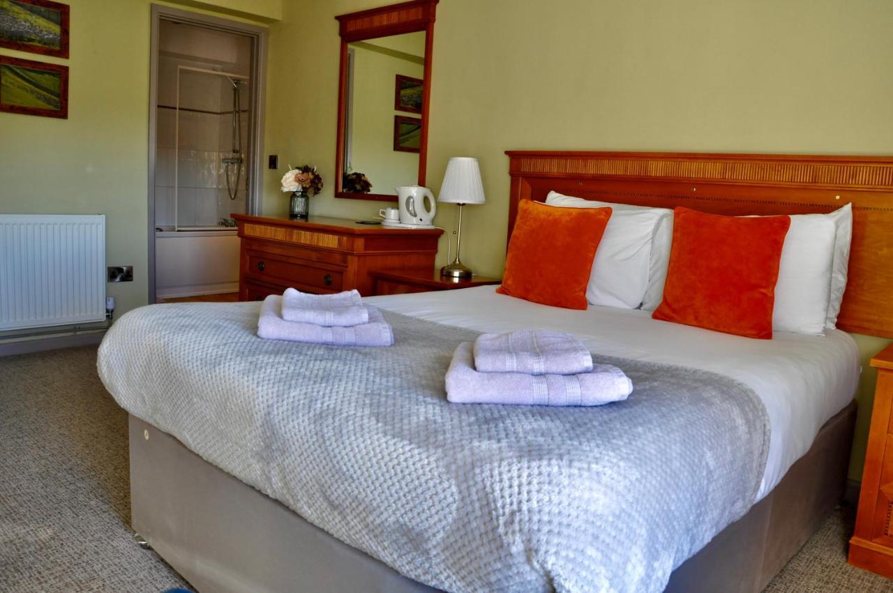The Hollybush Inn And B&B Priors Marston Esterno foto
