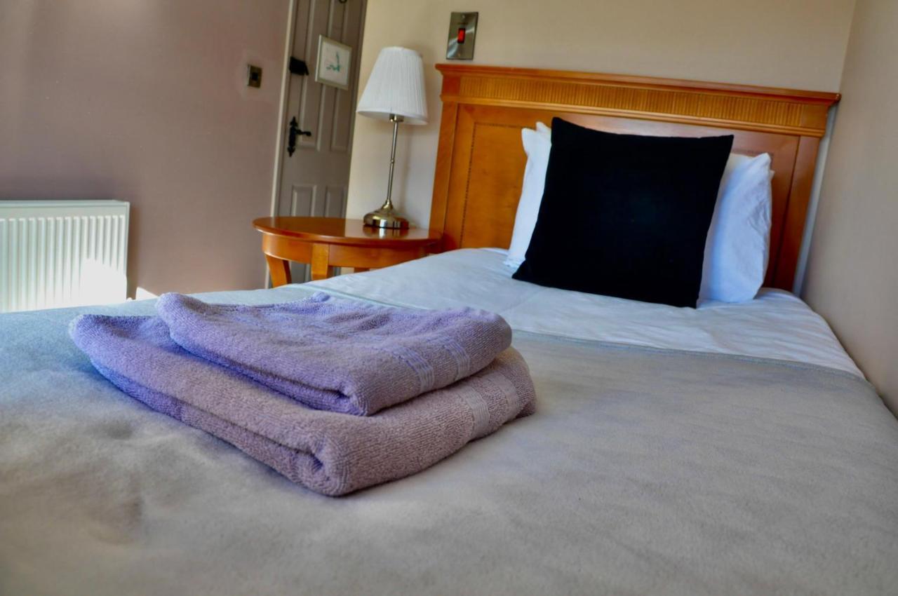 The Hollybush Inn And B&B Priors Marston Esterno foto