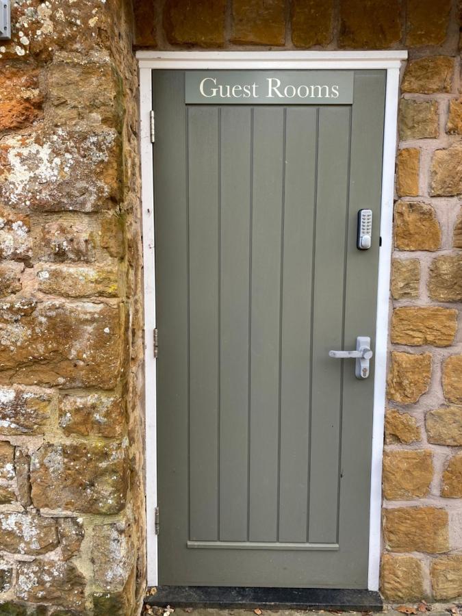 The Hollybush Inn And B&B Priors Marston Esterno foto