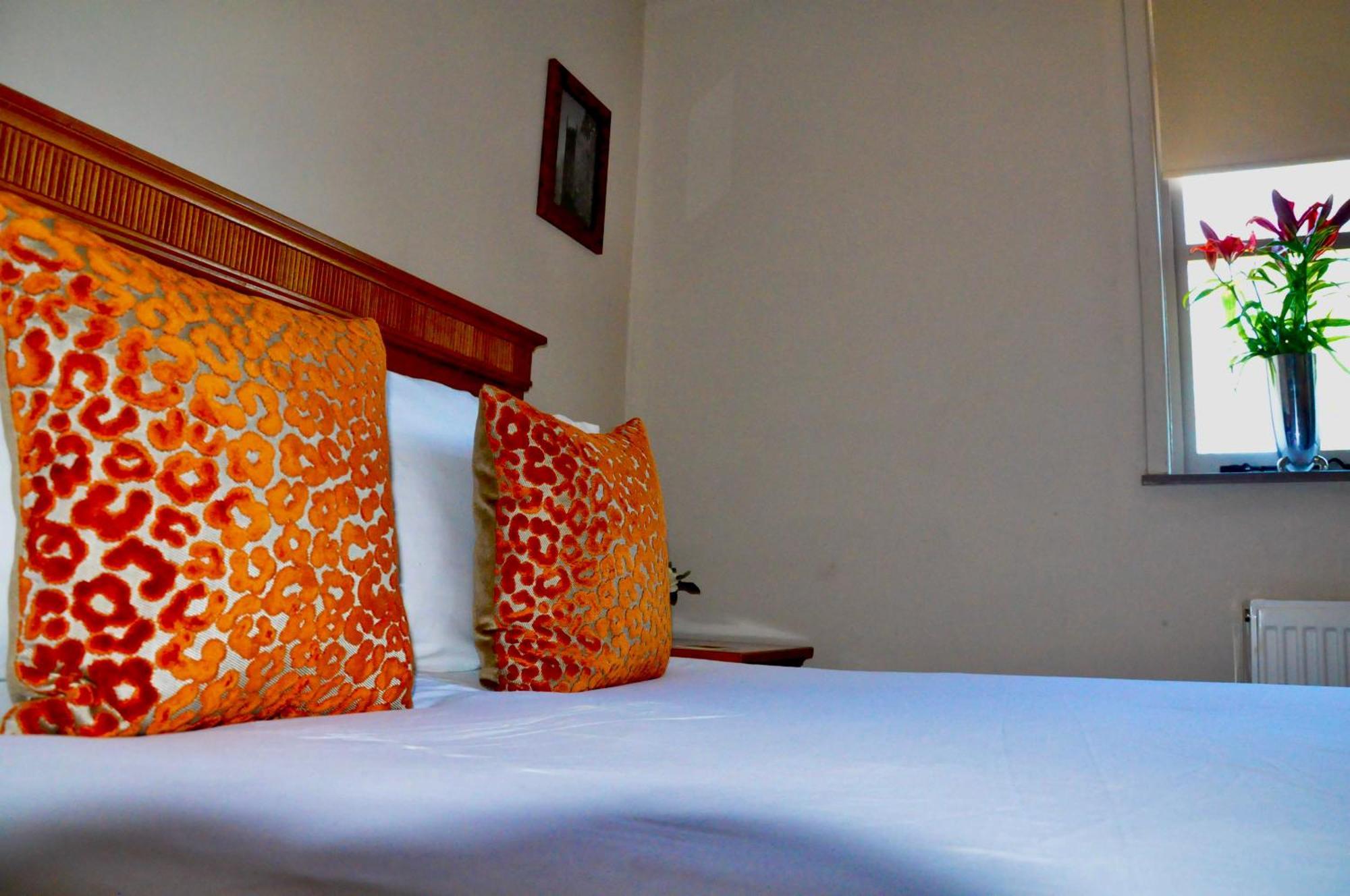 The Hollybush Inn And B&B Priors Marston Esterno foto