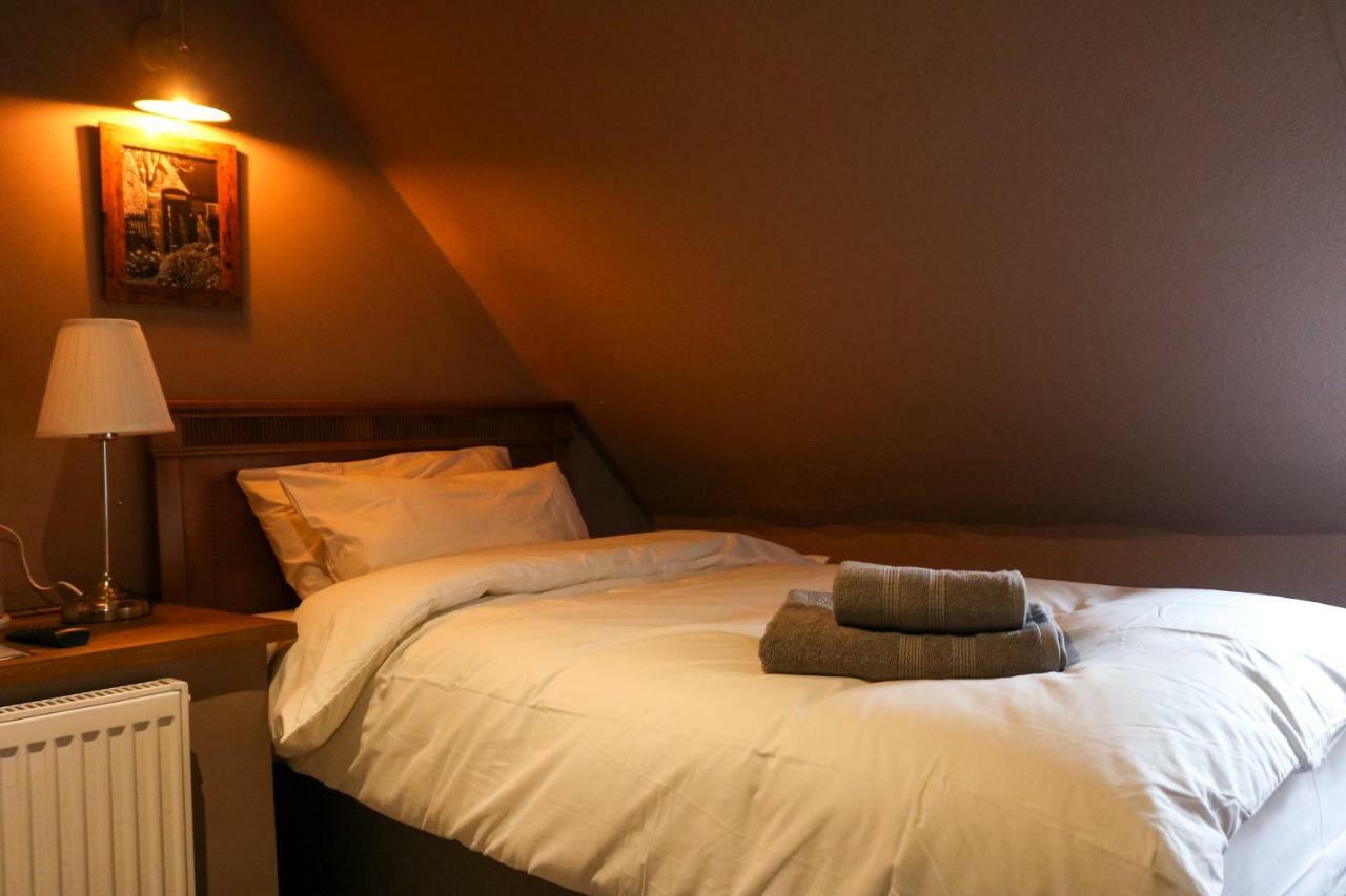 The Hollybush Inn And B&B Priors Marston Esterno foto