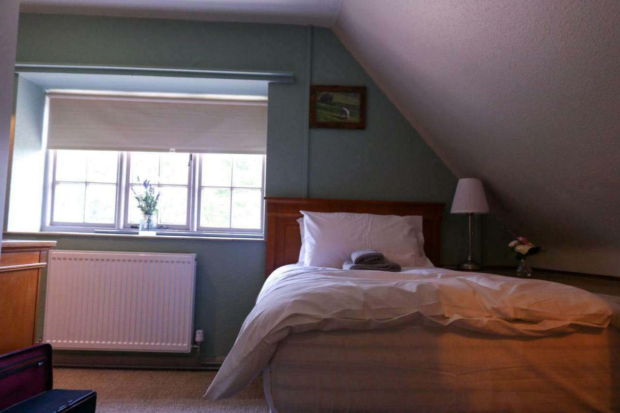 The Hollybush Inn And B&B Priors Marston Esterno foto