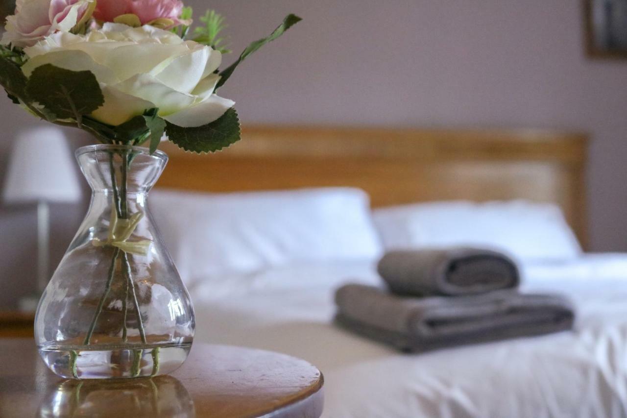 The Hollybush Inn And B&B Priors Marston Esterno foto
