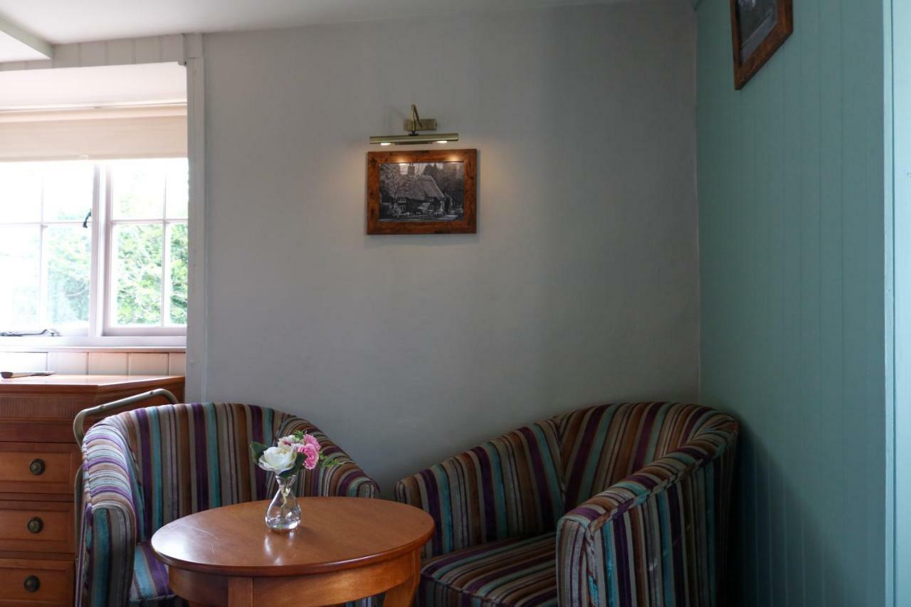 The Hollybush Inn And B&B Priors Marston Esterno foto