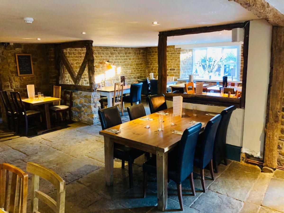 The Hollybush Inn And B&B Priors Marston Esterno foto