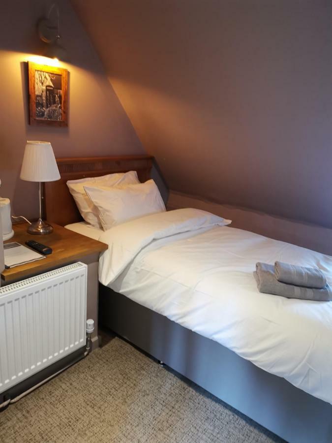 The Hollybush Inn And B&B Priors Marston Esterno foto