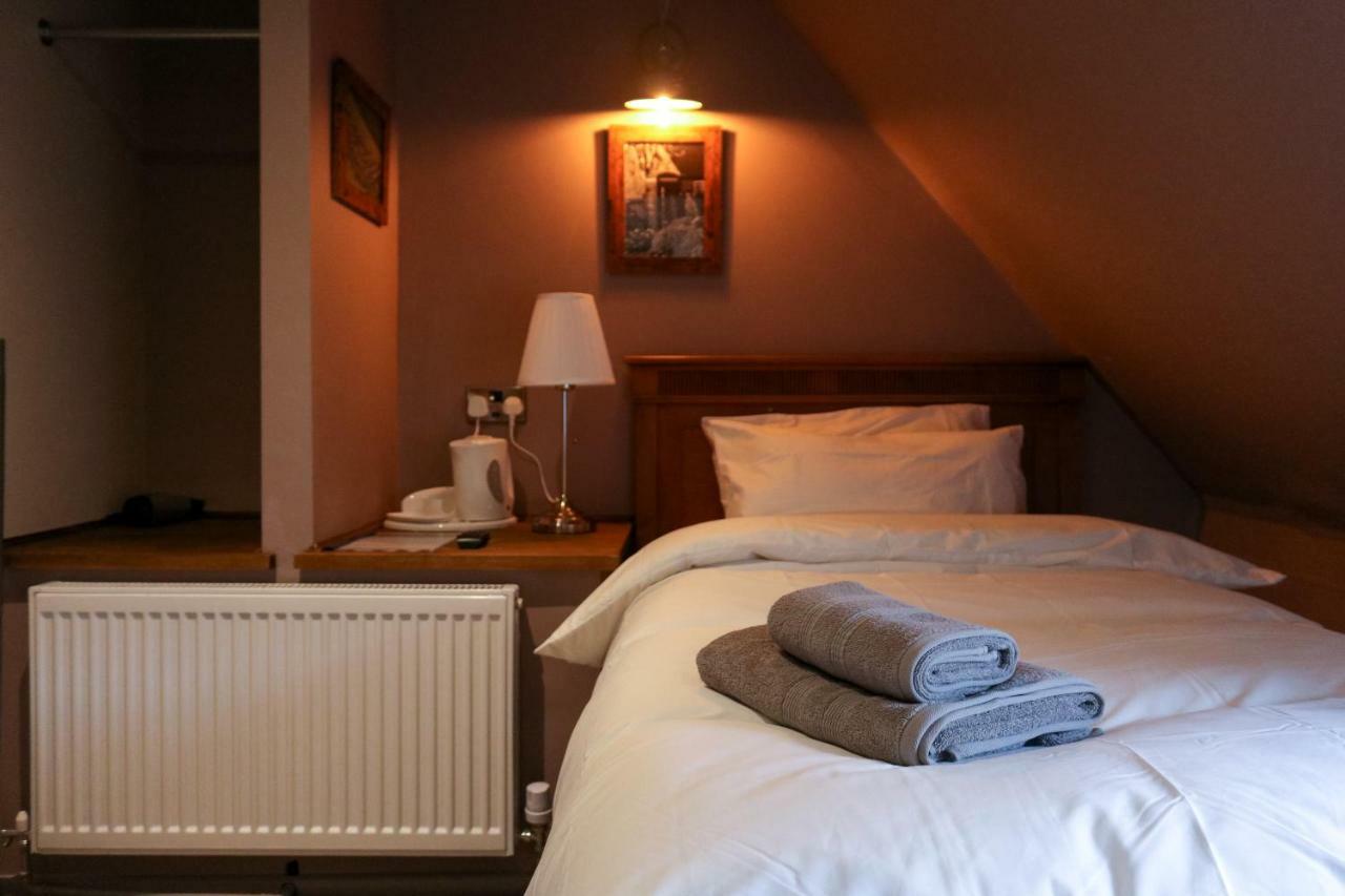 The Hollybush Inn And B&B Priors Marston Esterno foto