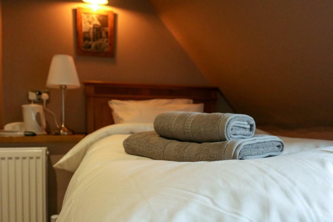 The Hollybush Inn And B&B Priors Marston Esterno foto