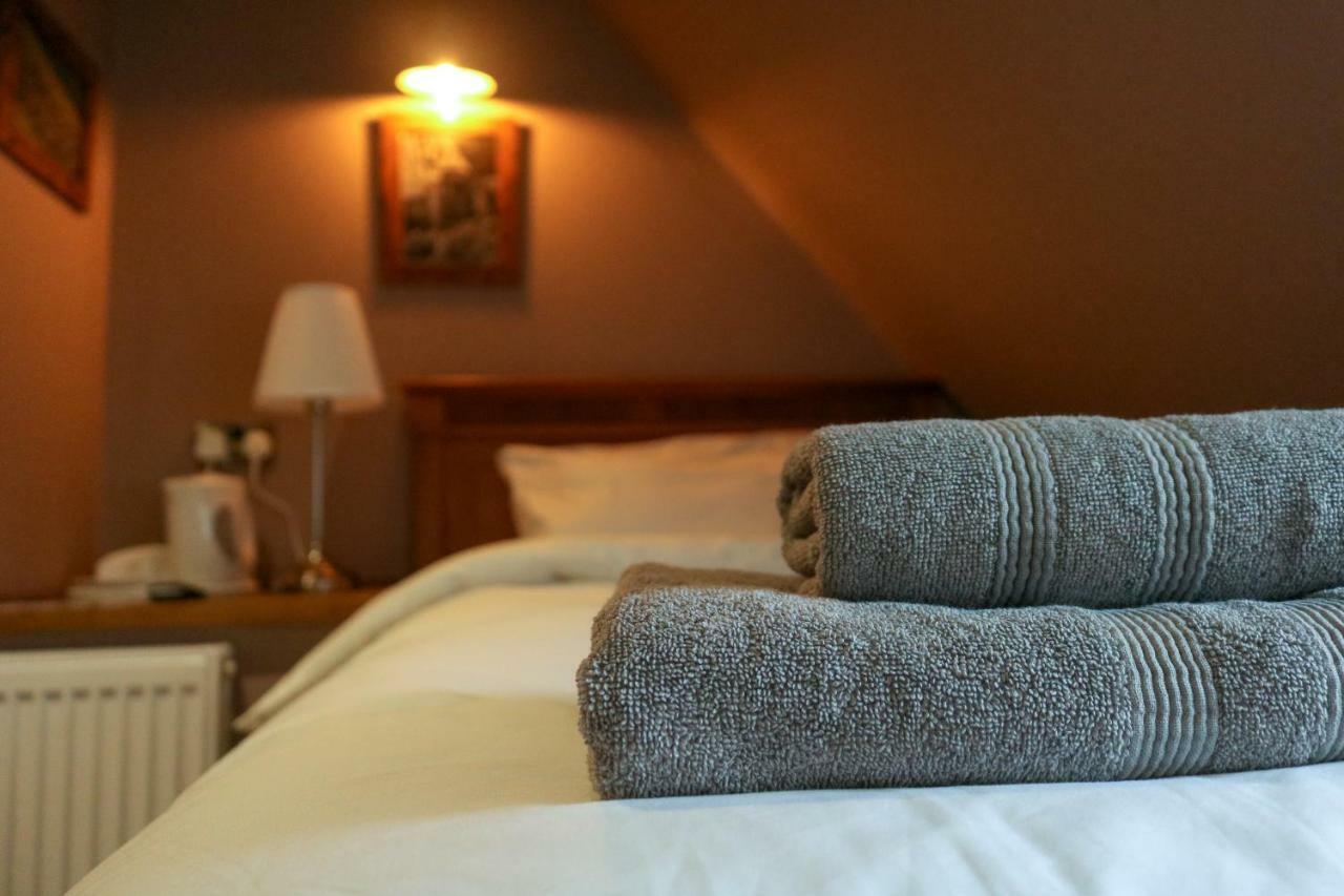 The Hollybush Inn And B&B Priors Marston Esterno foto