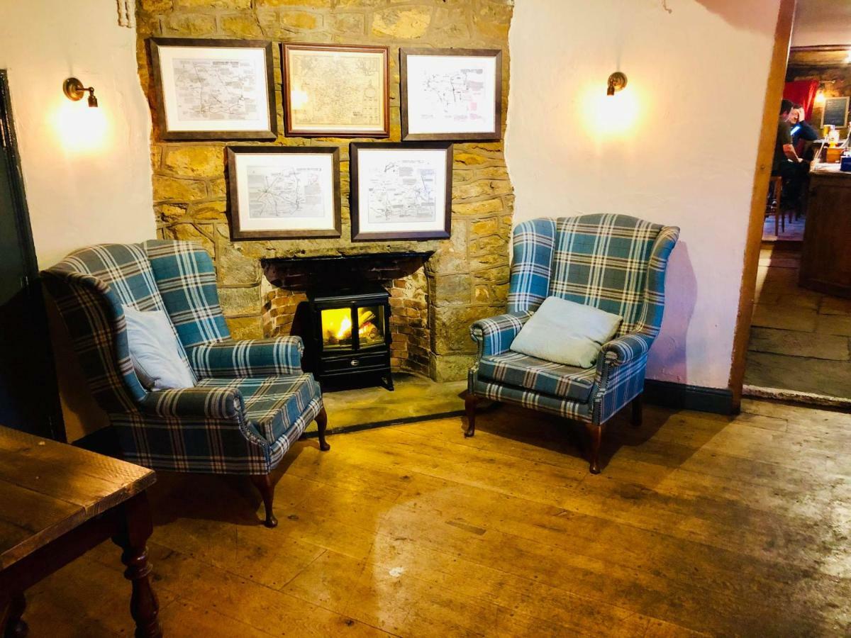 The Hollybush Inn And B&B Priors Marston Esterno foto